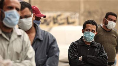 بالميكرفون.. مواطن يحذر أهالي شبرا من عقوبة عدم ارتداء الكمامات | فيديو