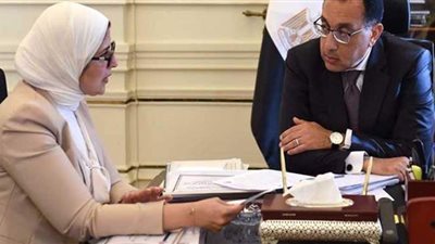 مدبولي يستعرض تقريرين عن ما أثير عن نقص الأكسجين بمستشفيي زفتى والحسينية