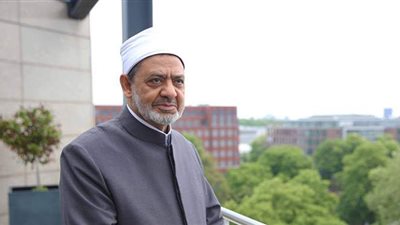 شيخ الأزهر يطمئن هاتفيا على صحة عمرو موسى