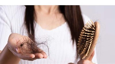 كيف تعالجين تساقط الشعر بطريقة آمنة؟