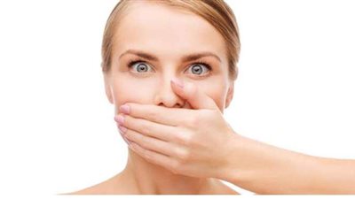 أسباب رائحة الفم الكريهة.. ووصفات طبيعية للتخلص منها