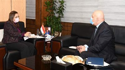 وزيرة التخطيط تبحث آخر تطورات 