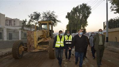 محافظ أسيوط يتفقد أعمال تبطين الترع ورصف الشوارع | فيديو