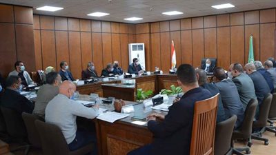 تحرير محاضر لـ350 مواطنا خالفوا تعليمات ارتداء الكمامة بالمنيا