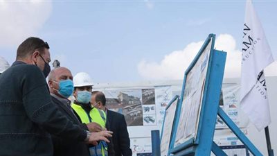 وزير النقل يتفقد مشروعات القطارات المكهربة