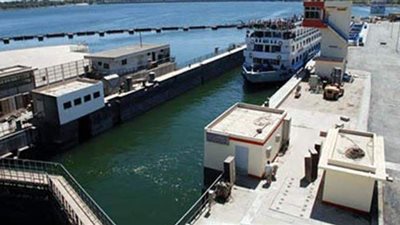 إصابة عامل سقط من أعلى باخرة سياحية في إسنا جنوب الأقصر