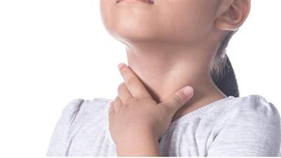 أفضل علاج لالتهاب الحلق في 8 أعشاب طبيعية