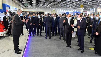 السيسي يفتتح المعرض الأول لتكنولوجيا تحويل وإحلال المركبات للعمل بالطاقة النظيفة.. ويطلع على خطط وبرامج مبادرة تحويل السيارات