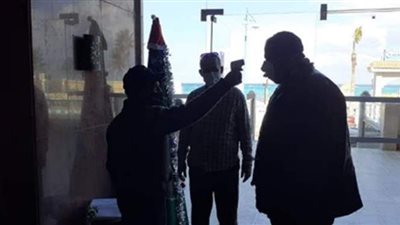 محافظ مطروح يناشد المواطنين الالتزام بالإجراءات الاحترازية لتفادي الغرامة