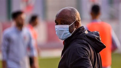 موسيماني يحاضر لاعبي الأهلي استعدادا لمواجهة سونيديب