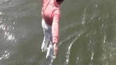 انتشال جثة شاب سقط من أعلى كوبري قصر النيل