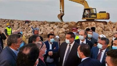 محافظ البحيرة يتفقد مرسى الصيادين 