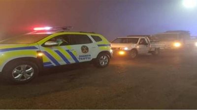 الشرطة ترافق سيارات نقل أسطوانات أكسجين للمستشفيات بعد تعثرها بسبب الشبورة | صور