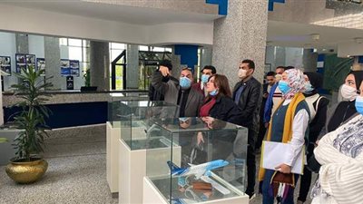 مصرللطيران تنظم جولة تعريفية لطلبة كلية الإعلام