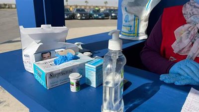 كمامات وكحول وتعقيم لزائري معرض إحلال السيارات | فيديو وصور