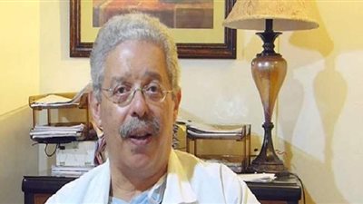 استشاري قلب يطالب مدبولي بأدوات وقاية كورونا وتسهيل مسحة الأطباء