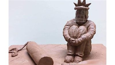 مشهد مستشفى الحسينية في عمل نحتي بجامعة المنيا | صور