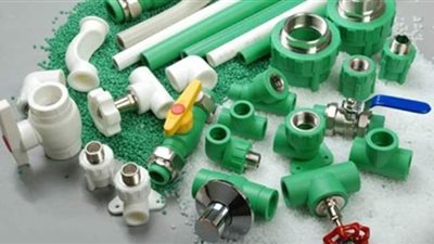 ضبط 131 ألف قطعة مستلزمات صحية مجهولة المصدر داخل مصنع بالقطامية