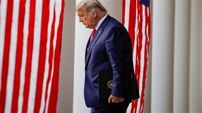 CNN: ترامب رفض مغادرة حاملة الطائرات 