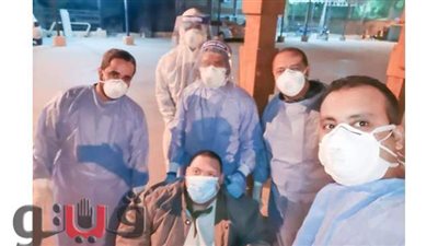 أطباء العزل بقفط يمنحون مريض كورونا من ذوي الهمم نزهة بالفناء | صور