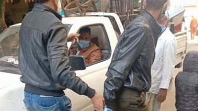 تحرير ٢٥ محضر عدم ارتداء كمامة ومصادرة ٣٤ شيشة بالسيدة زينب | صور