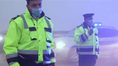 إجراءات تأمين مرتادي الطرق أثناء انتشار الشبورة المائية لمنع الحوادث| فيديو