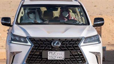 نوع السيارة التي تجول بها ولي العهد السعودي وأمير قطر في العلا