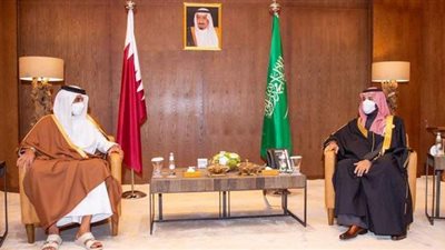 تفاصيل لقاء ولي العهد السعودي بأمير قطر في قاعة مرايا بالعلا