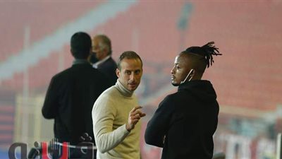 والتر بواليا يؤازر الأهلي من مدرجات إستاد السلام | صور