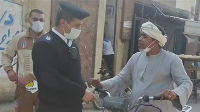 تحرير 40 مخالفة لأهالي مدينة القرنة بالأقصر بسبب الكمامة