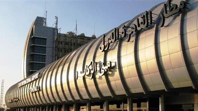 بعد افتتاح فندق.. وزير المالية القطري يغادر مطار القاهرة