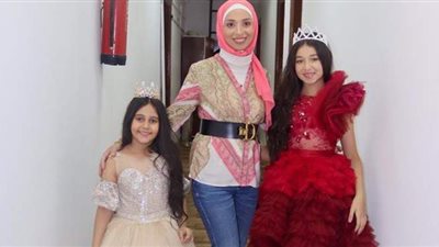 الأسود والأحمر موضة سواريهات الأطفال فى شتاء 2021