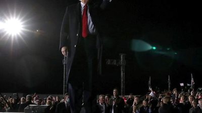 بالتزامن مع جلسة المصادقة على فوز بايدن.. ترامب يلقي خطابا أمام أنصاره المحتجين