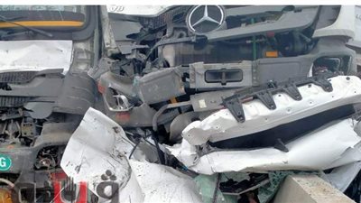 مصرع شخصين في تصادم 6 سيارات بطريق 