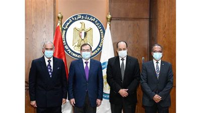 البترول: توقيع عقود إنشاء محطات تموين غاز جديدة بين غازتك وكارجاس وشل أوت