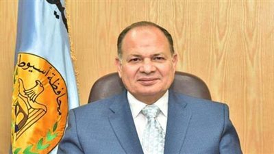 محافظ أسيوط يبعث برقيات تهنئة للبابا تواضروس ورؤساء الطوائف المسيحية بالمحافظة