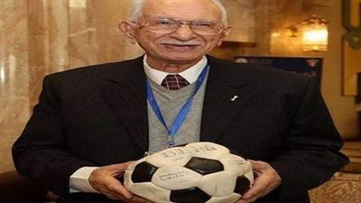 الهلال السعودي يقدم العزاء في وفاة طه الطوخي