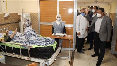 محافظ المنوفية يتفقد منظومة الأكسجين بحميات ميت خلف ويزور مصابي كورونا