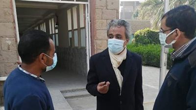 وكيل وزارة الصحة بقنا يتأكد من تنكات الأكسجين بمستشفيات العزل | صور