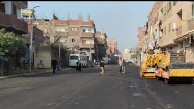 رصف الطبقة السطحية بشارع القاضي بأوسيم | صور