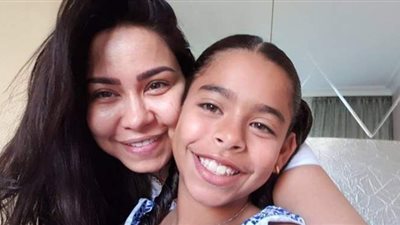 ابنة شيرين عبد الوهاب تبهر الجمهور بصوتها | فيديو