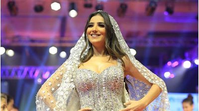 مي عمر تبدأ رحلة صعودها وتحاول الابتعاد عن أحمد زاهر