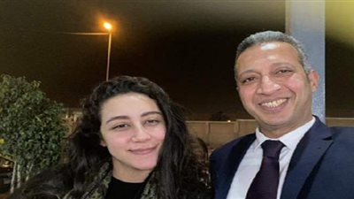 أول صورة لابنة نهى العمروسي من أمام قسم التجمع بعد الإفراج عنها في قضية الفيرمونت