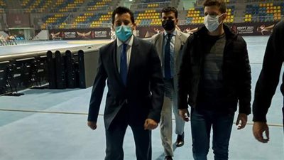 وزير الرياضة يتفقد صالة 6 أكتوبر استعدادا لمونديال اليد