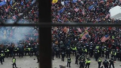 CNN: امرأة في حالة خطيرة بعد إصابتها بعيار ناري في الصدر بمحيط الكونجرس