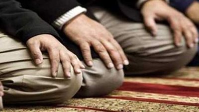 هل إدراك الإمام في التشهد الأخير يعطى ثواب الجماعة؟.. دار الإفتاء تجيب