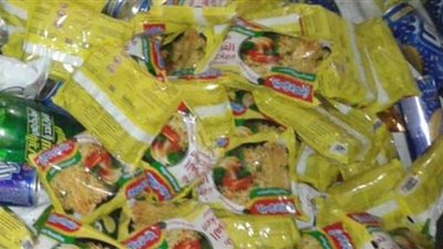 إعدام 120 ألف عبوة اندومى مجهولة المصدر داخل مخزن بالقاهرة