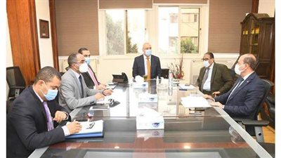 وزير الإسكان يستعرض آليات تنفيذ المرحلة الثانية من 