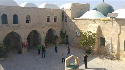 بعد دعوات تفكيك مسجد قبة الصخرة.. مستوطنون يقتحمون مقام النبي موسى | فيديو