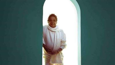 محمد منير يعود عبر 